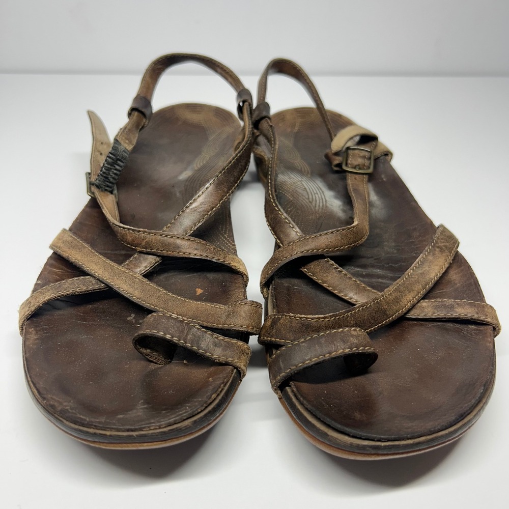 Chaco Leather Strappy Toe Loop Sandals Brown Womens Size 8 Distressed Casual